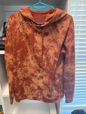 Lululemon sweatshirt